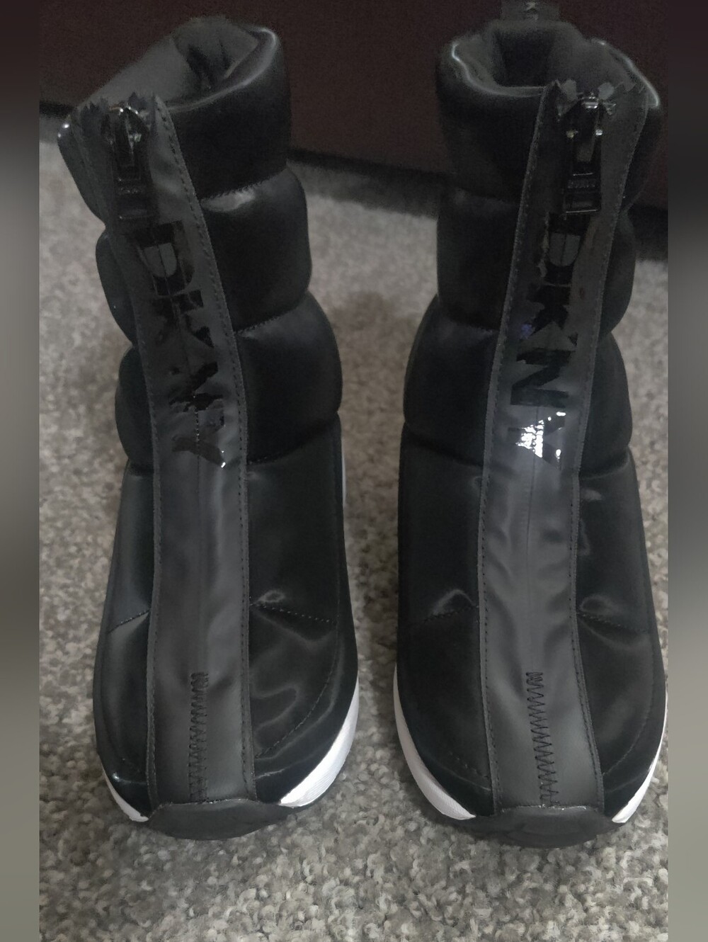 NEW DKNY Women's Parla Zip-Up Wedge Ankle Boots in Black - Picture 5 of 9